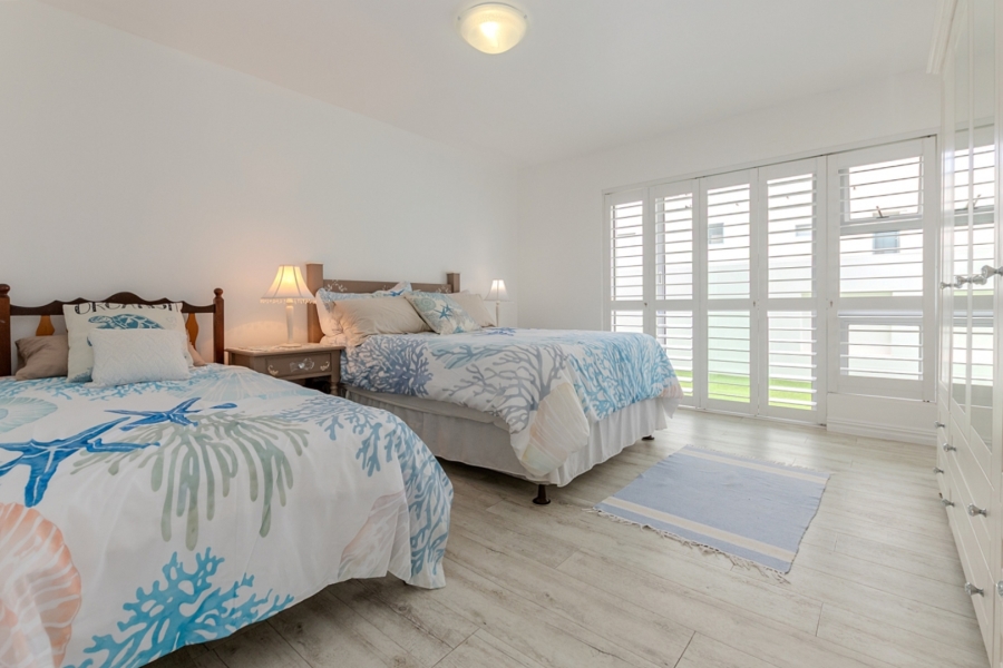 4 Bedroom Property for Sale in Paradise Beach Western Cape